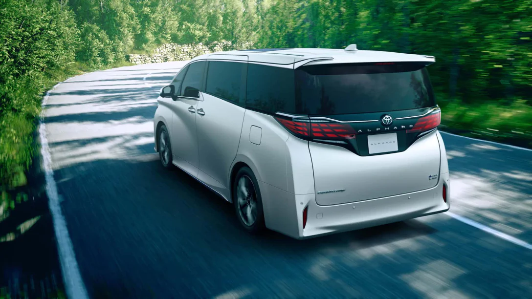 6 л на 100 км: Toyota випустила 300-сильний мінівен Alphard PHEV (фото)