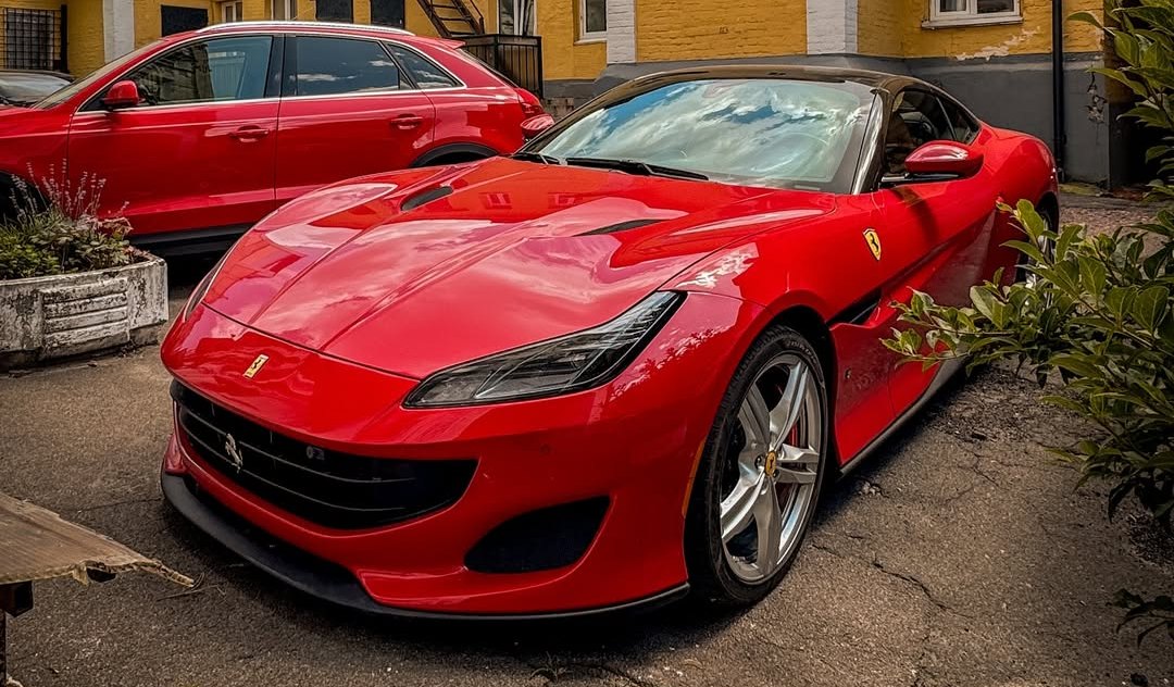 У Києві помітили “дешевий” автомобіль Ferrari за 200 000 євро